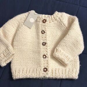 Lovely sweater, size2-4, new with tags,